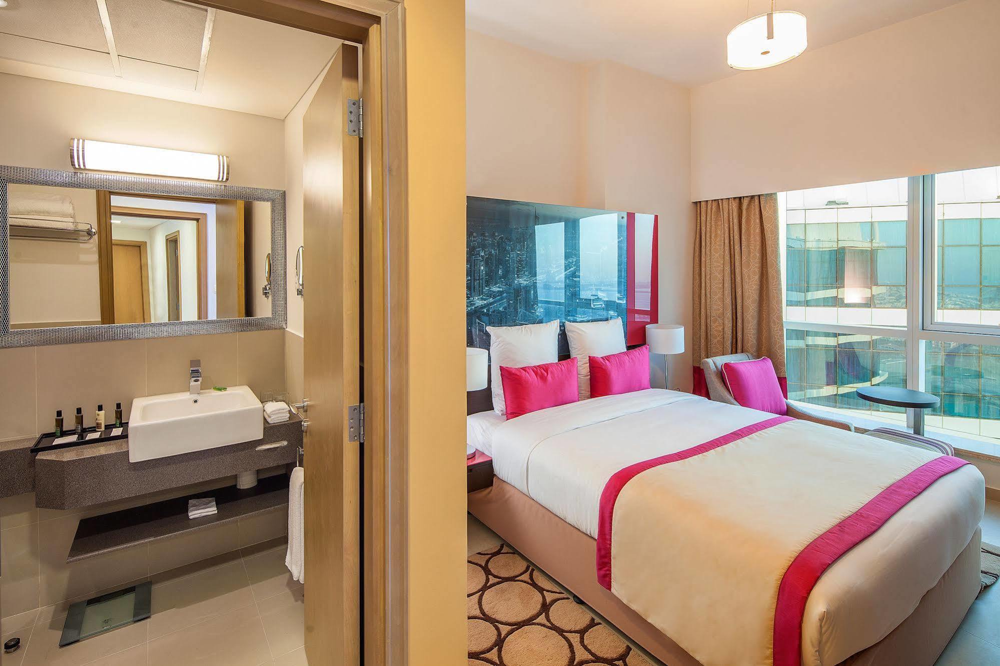 Adagio Premium Dubai Al Barsha Aparthotel Bagian luar foto